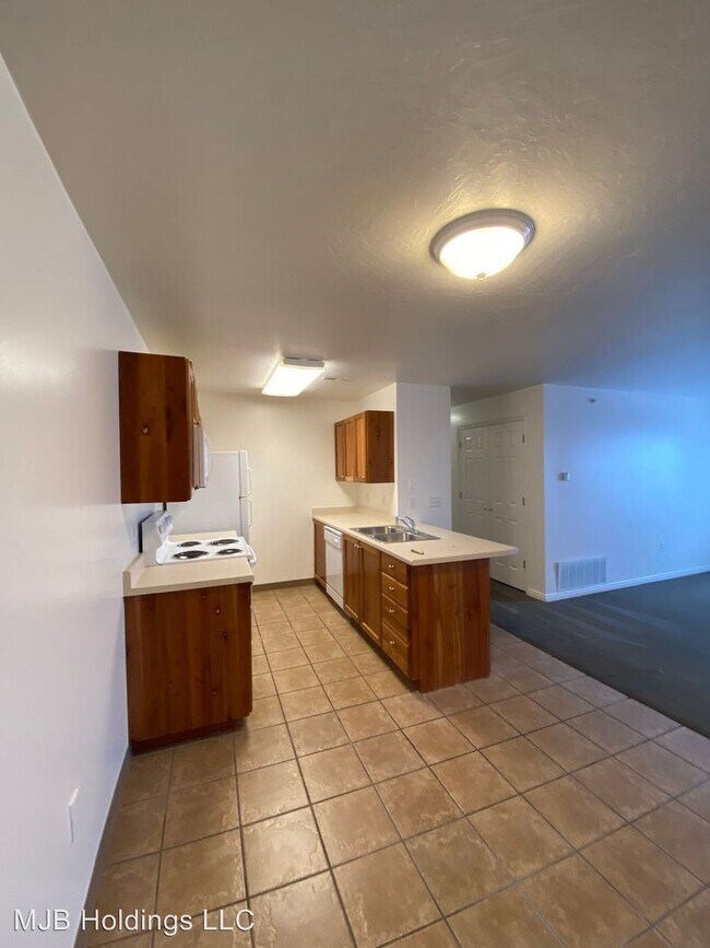 Building Photo - 1693 N 400 W