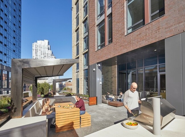 Building Photo - 250 Ashland Pl