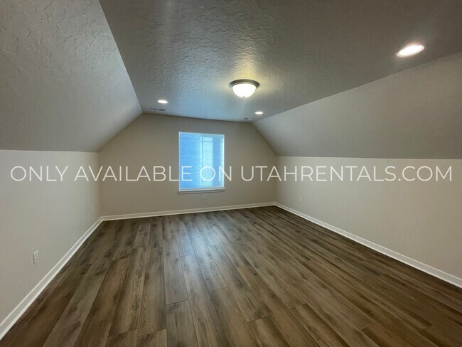 Building Photo - 802 E 1400 S