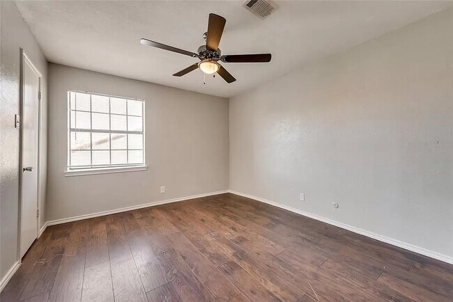 Building Photo - 228 Shady Lane Dr