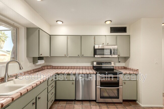 Building Photo - 8538 E Mitchell Dr