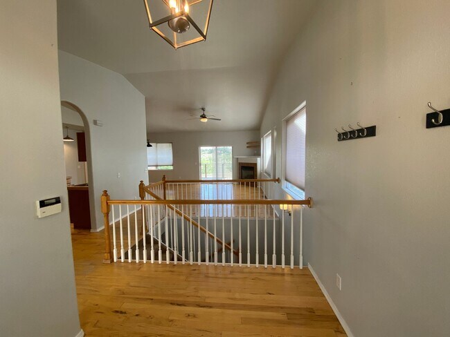 Building Photo - 5 Bedroom/ 3 Bath Home