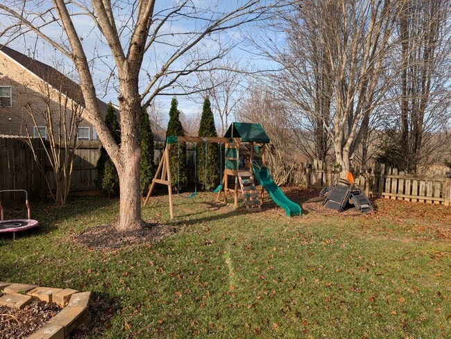 Building Photo - 6 Maxim Ct