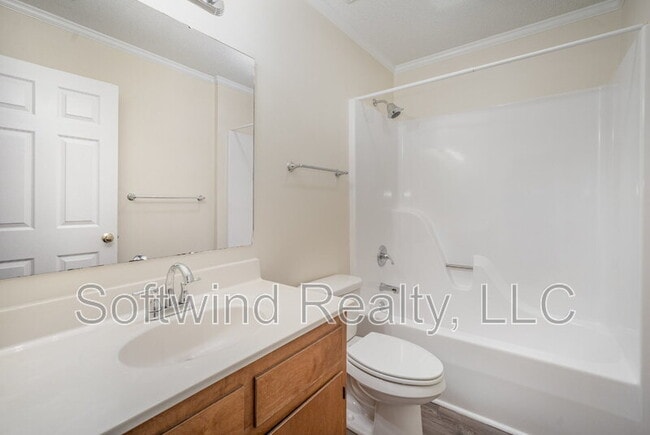 Building Photo - 290 South Cir NW