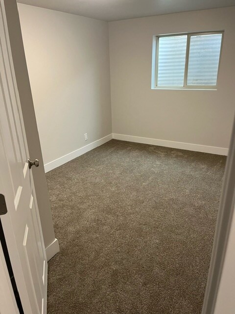 Bedroom 2 - 2112 W Bowling Ave