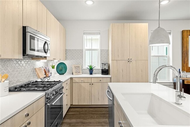 Building Photo - 2624 Metcalfe Rd