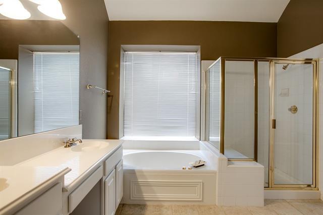 Building Photo - 2221 Briary Trace Ct