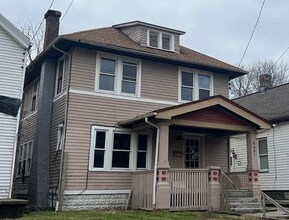 Building Photo - Updated and Spacious!