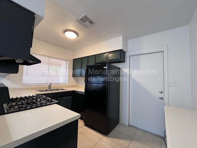 Building Photo - 1535 W Rosemonte Dr