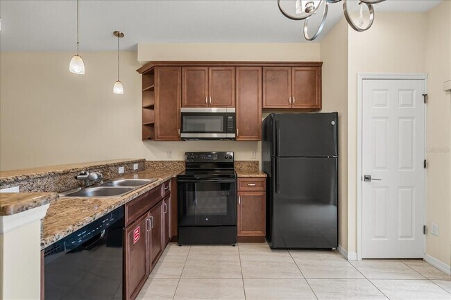 Building Photo - 2018 Royal Vista Ct