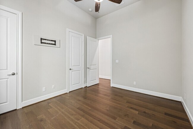 Building Photo - 708 Wooster Ln