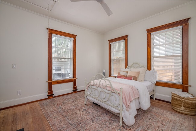 Building Photo - Bungalow Heaven in Baldwin Park!