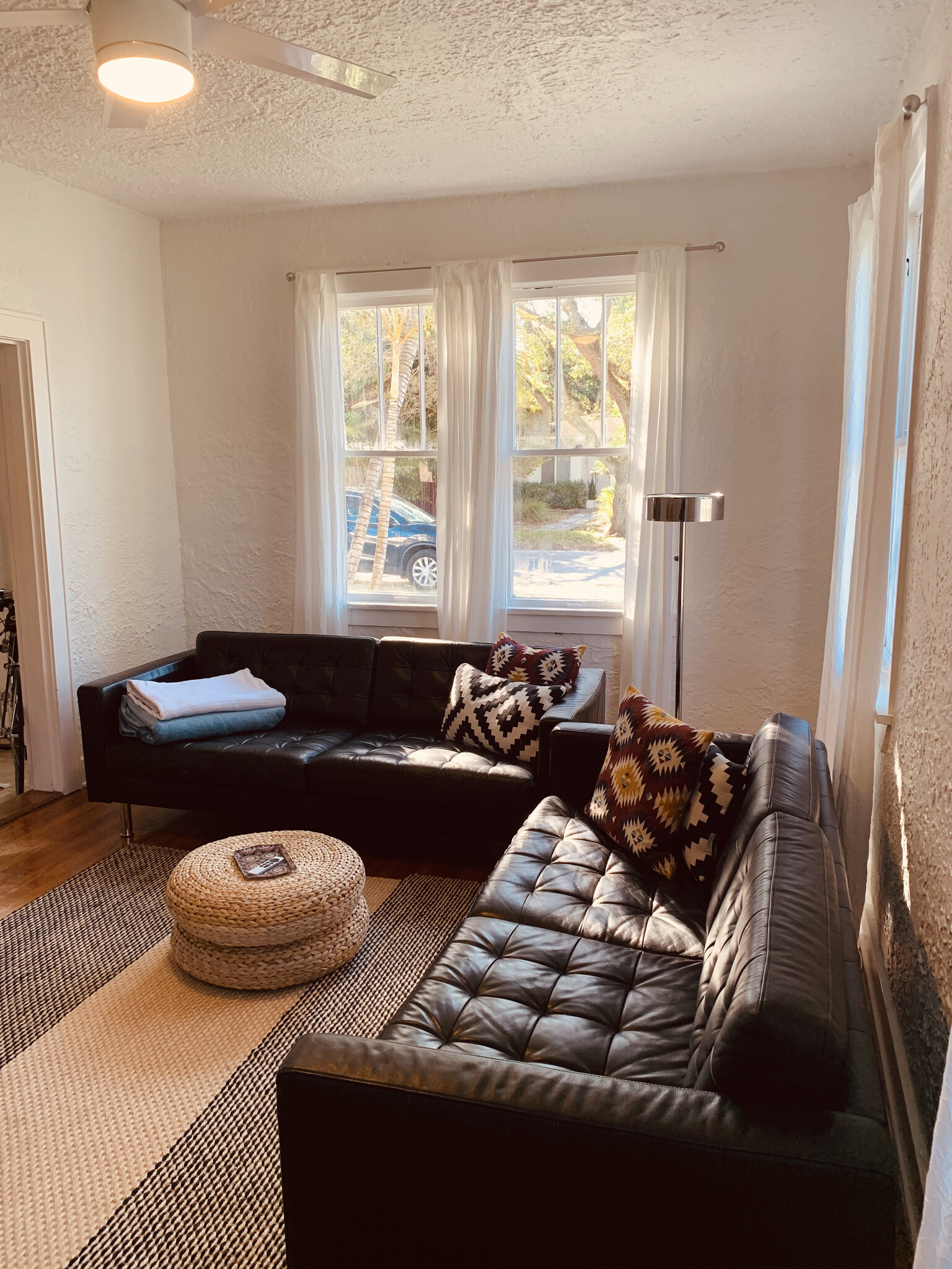 living room - 411 SW 19th St