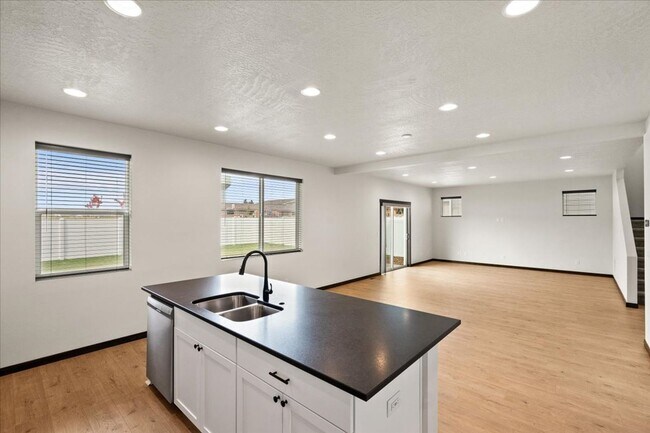 Building Photo - Spacious 4-Bedroom, 2.5 Bath, Two-Story Gem with a Fenced Yard!