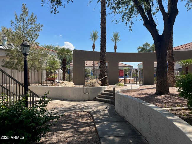 Building Photo - 11375 E Sahuaro Dr