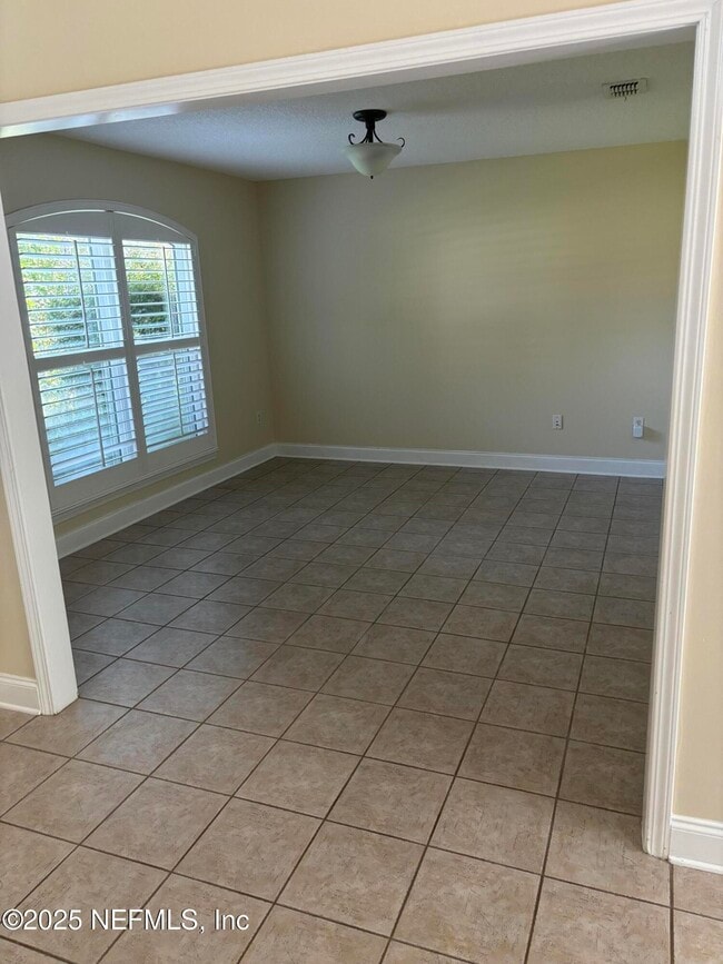 Building Photo - 1815 Kings Ct