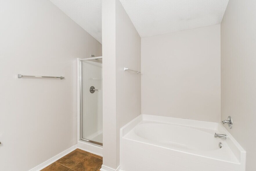 Building Photo - 2530 Fox Hill Ln