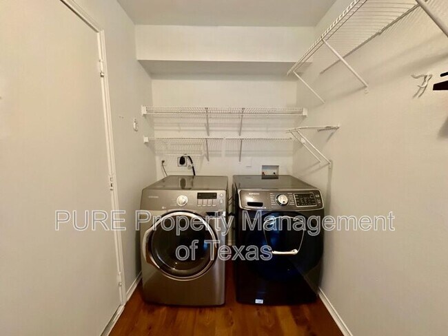 Building Photo - 1424 Roxanne's Run