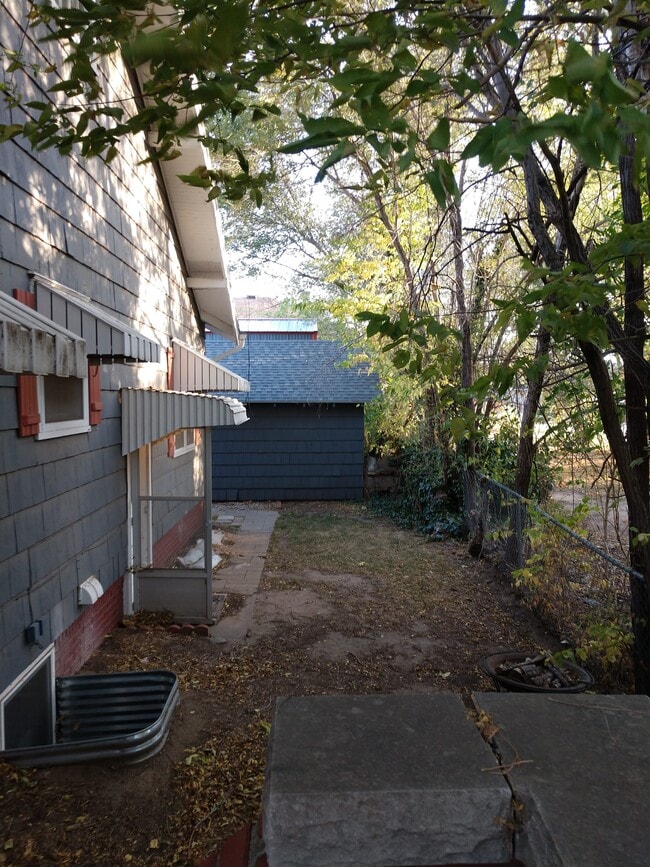 Primary Photo - 23 E 6th Ave
