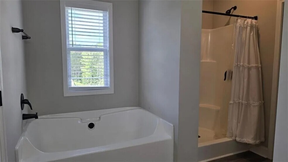 Soaker Tub - 130 Buck Trl