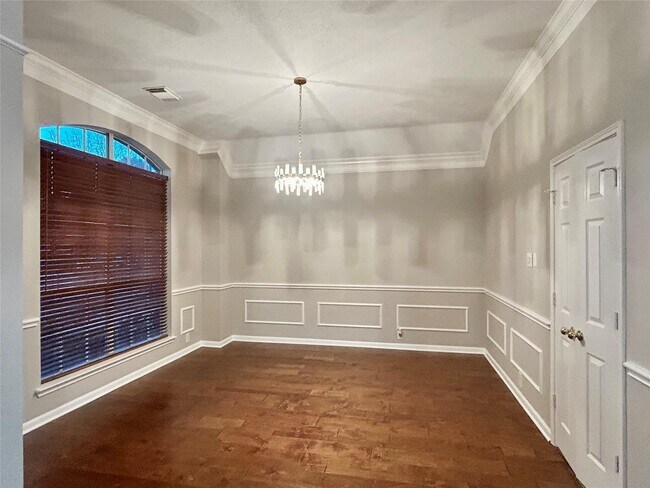 Building Photo - 16807 Laguna Springs Dr