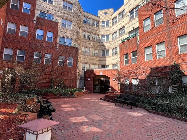 Building Photo - 185 Beacon St