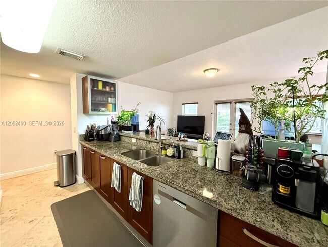 Building Photo - 1033 SW 9th Ct
