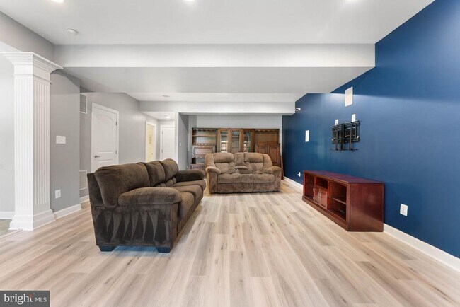 Building Photo - 42524 Rowderbury Square
