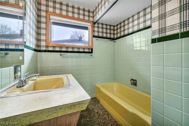 Building Photo - 1171 Jason Ave