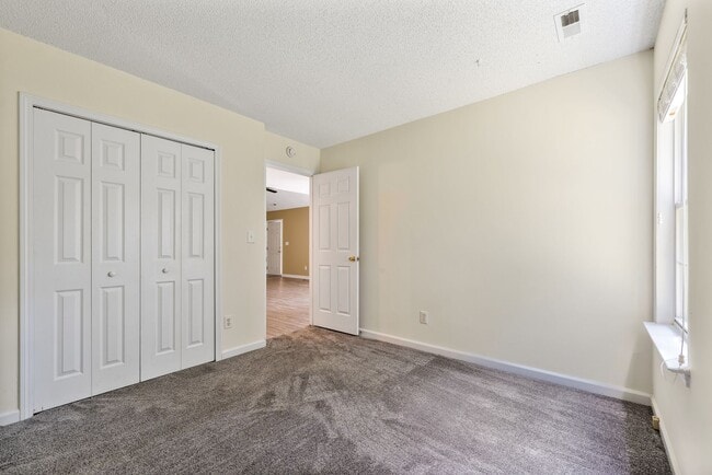 Building Photo - Charming 3-Bedroom Ranch in the Heart of D...