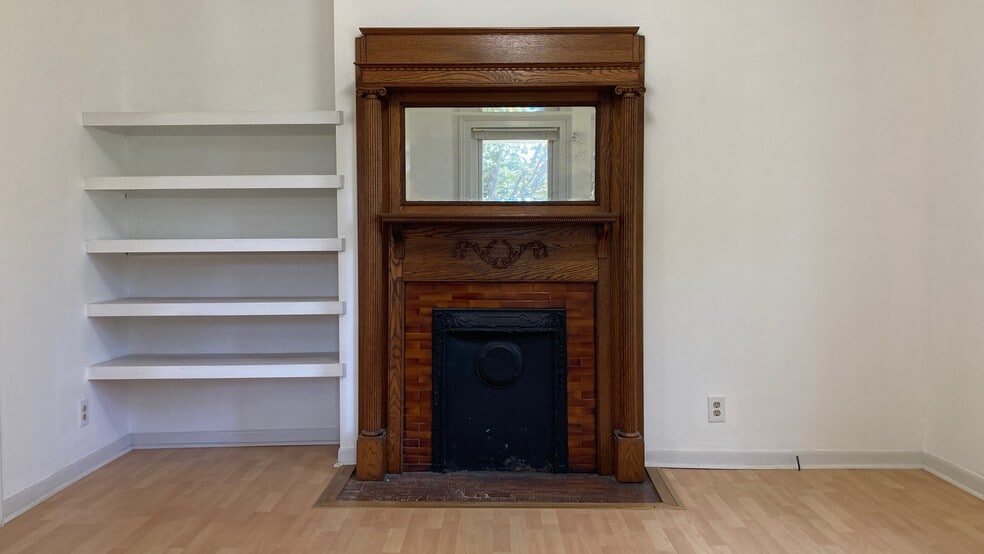 Building Photo - 201 E Caldwell Ave