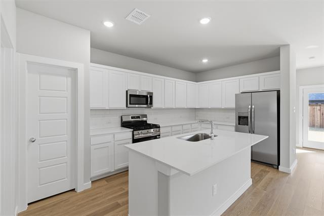 Building Photo - 607 Whispering Winds Trl