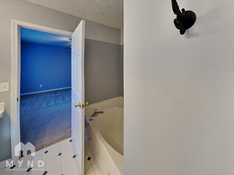 Building Photo - 664 Bedford Ct