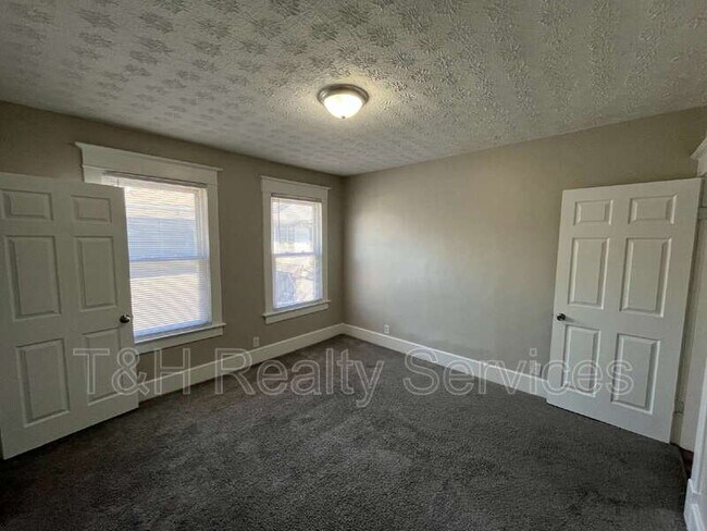 Building Photo - 512 E 33rd St