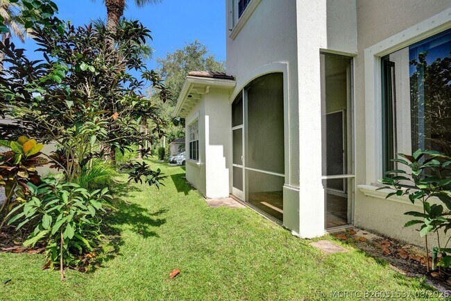 Building Photo - 606 W Circle Dr