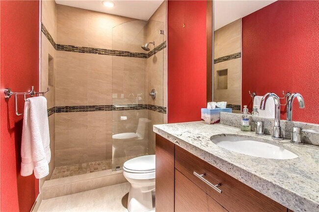 Building Photo - 340 Elm St