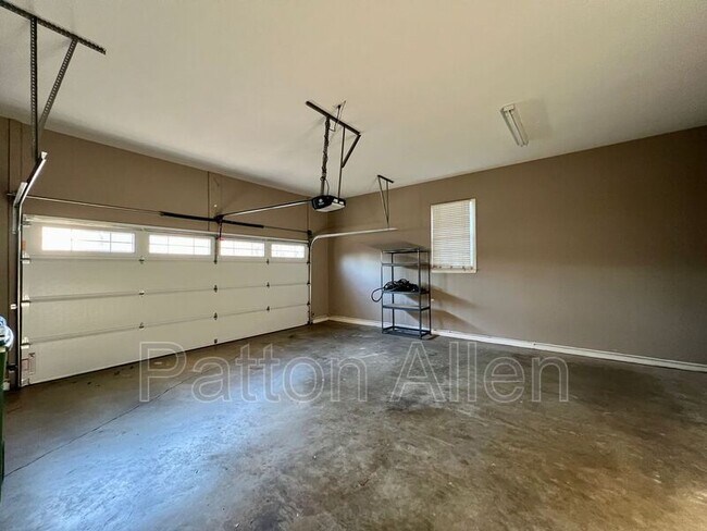 Building Photo - 29 Whispering Oak Ct