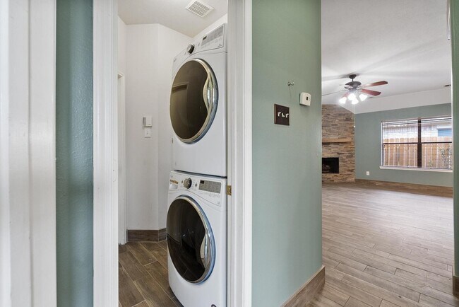 Building Photo - 10638 Desert Springs Cir