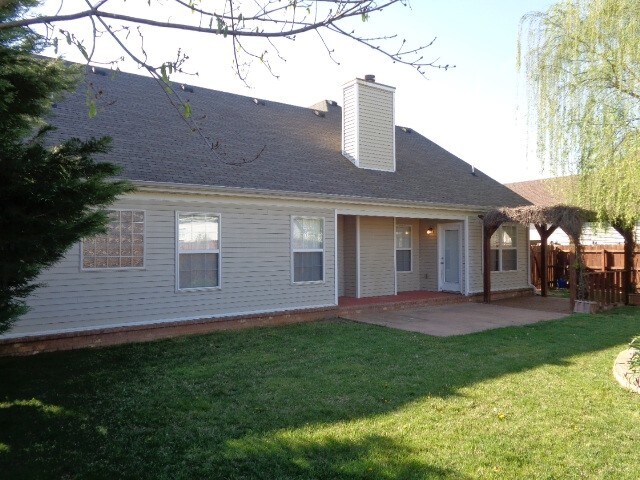 Building Photo - 1725 Kinsale Ave