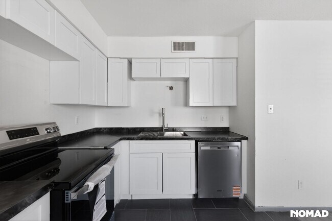 Building Photo - Charming 2BR 4plex in Albuquerque