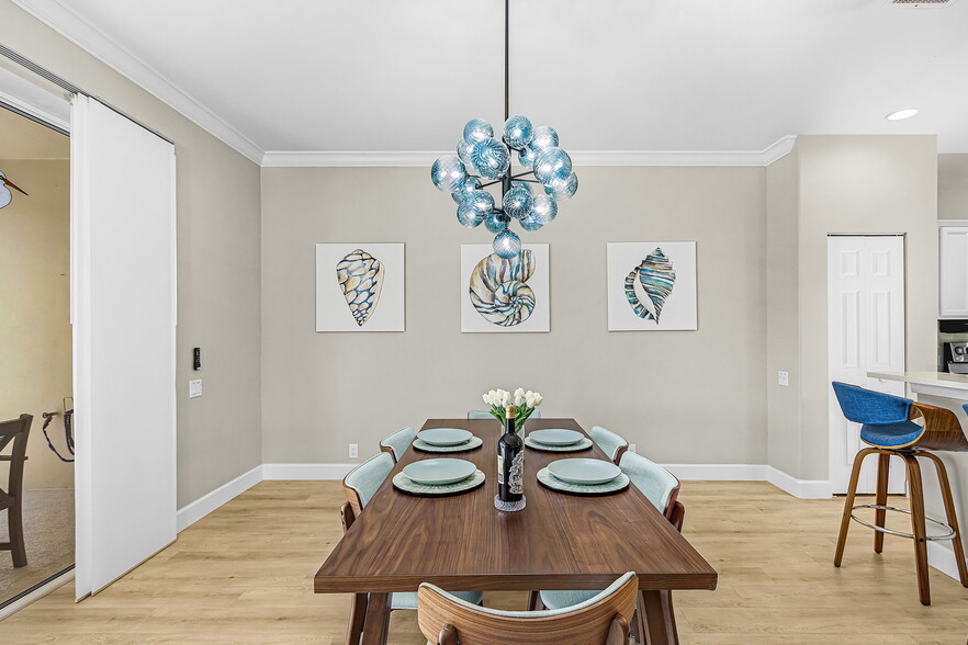Dining Room - seating for 6 - 8899 Bristol Bnd