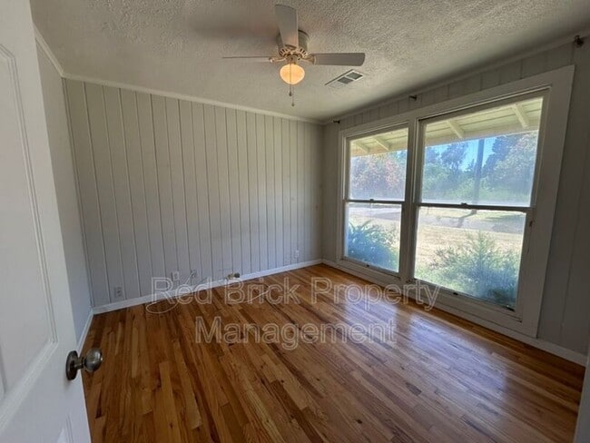 Building Photo - 1101 E North Bear Creek Dr