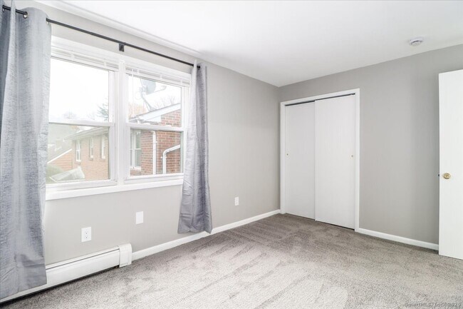 Building Photo - 115 Kensington Ave