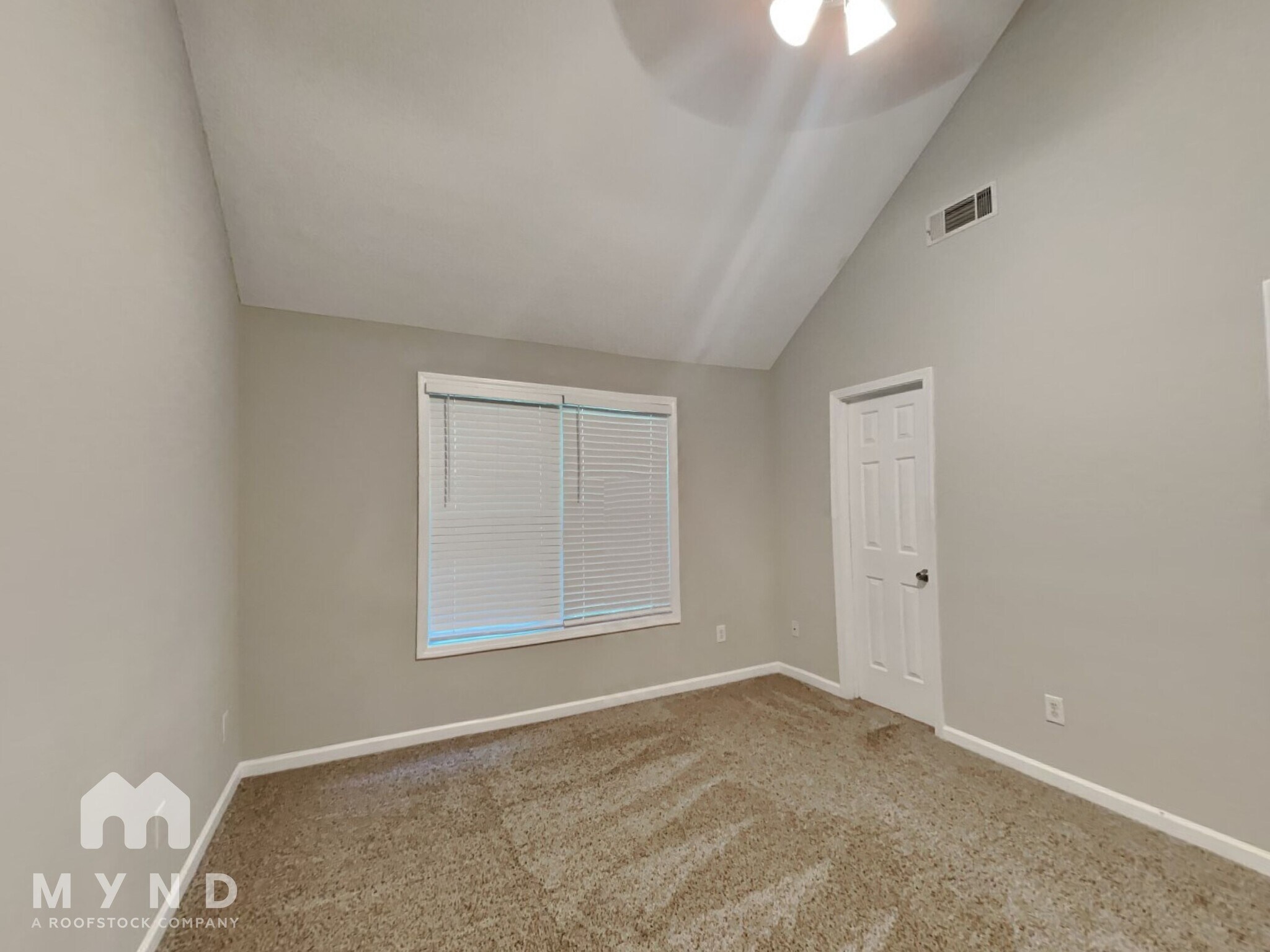 Building Photo - 1013 Vineyard Walk