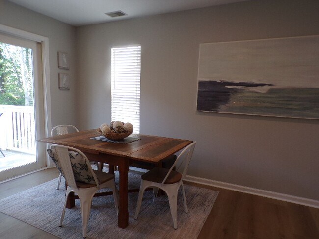 Building Photo - Adorable Home Located In Yacht Cove