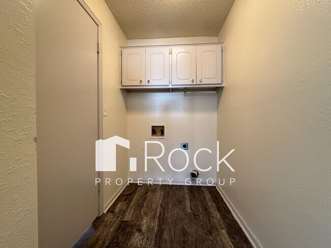 Building Photo - 3 Bedroom House in a Great Neighborhood