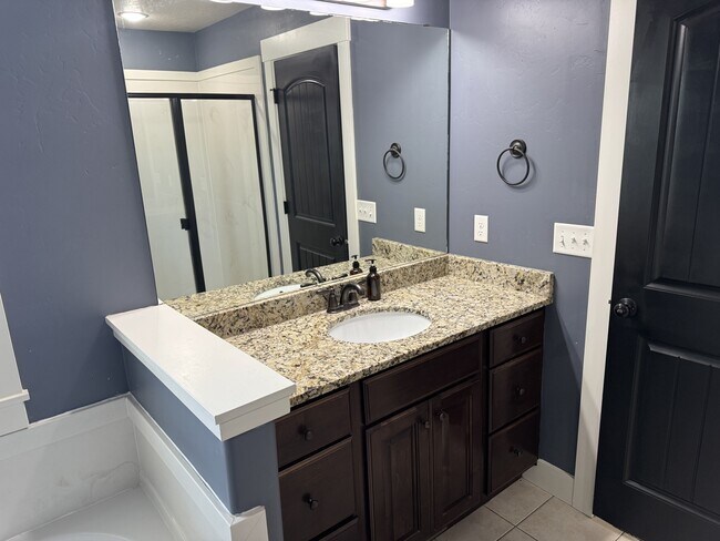 Building Photo - 890 W 110 S