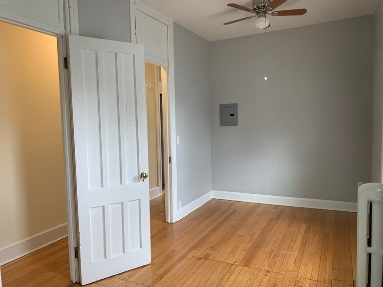 Building Photo - 273 Elm St