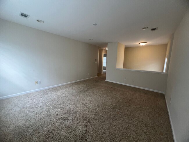 Building Photo - Home for Rent in the Desired Brookview Forest Subdivision