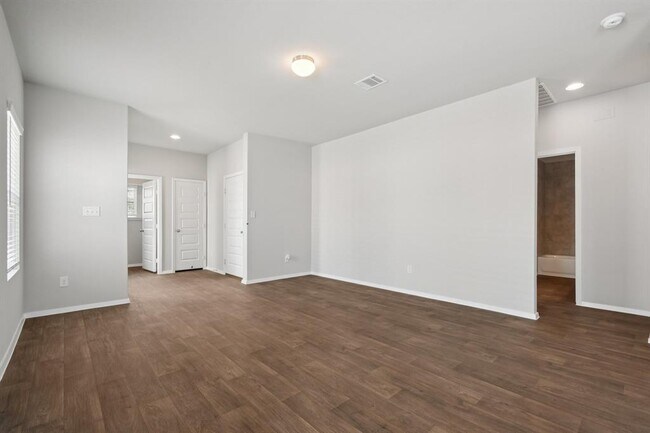 Building Photo - 125 Honeybee Ln